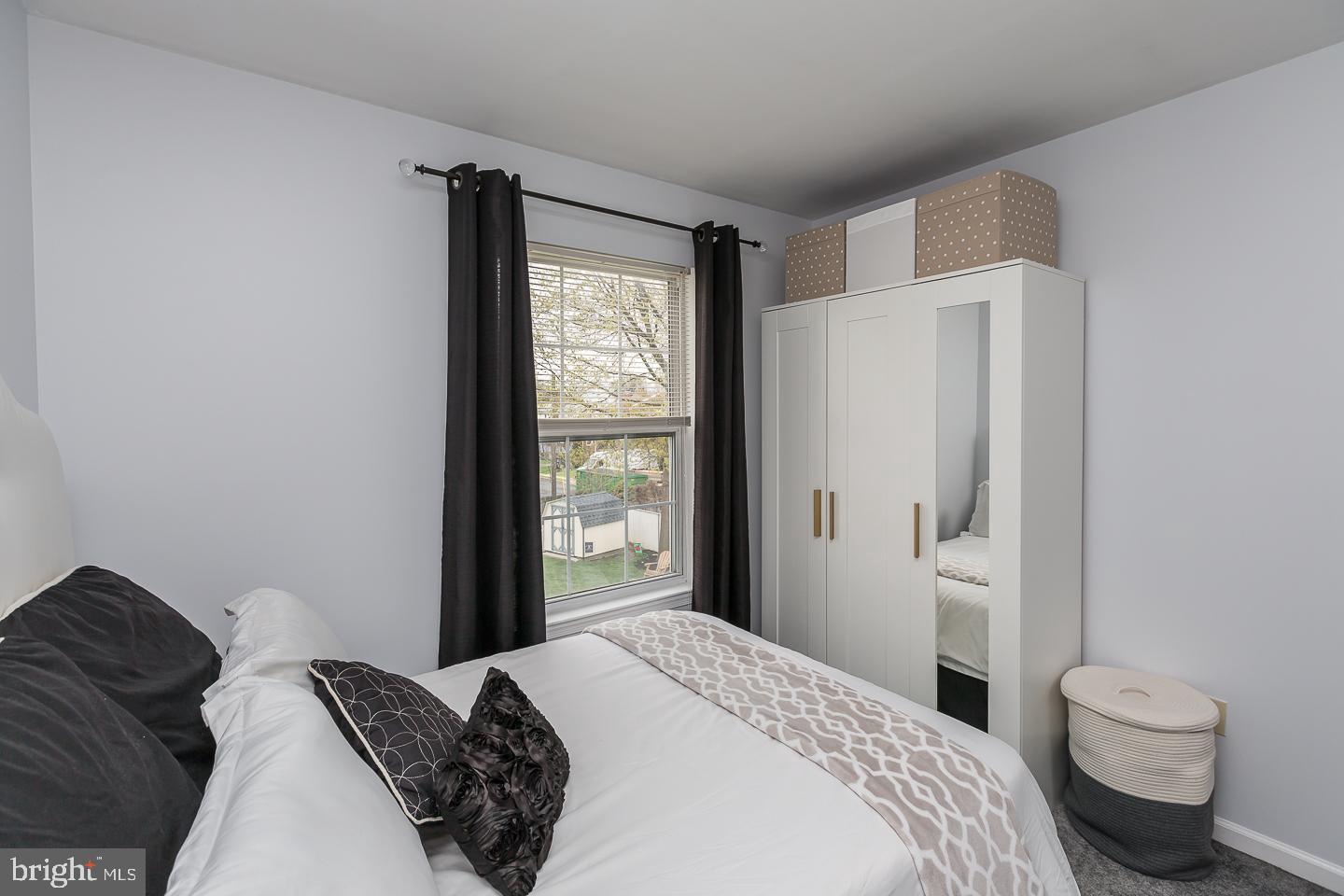 1943 Oak Leaf Lane Holmes, PA 19043 - Photo 22 of 38