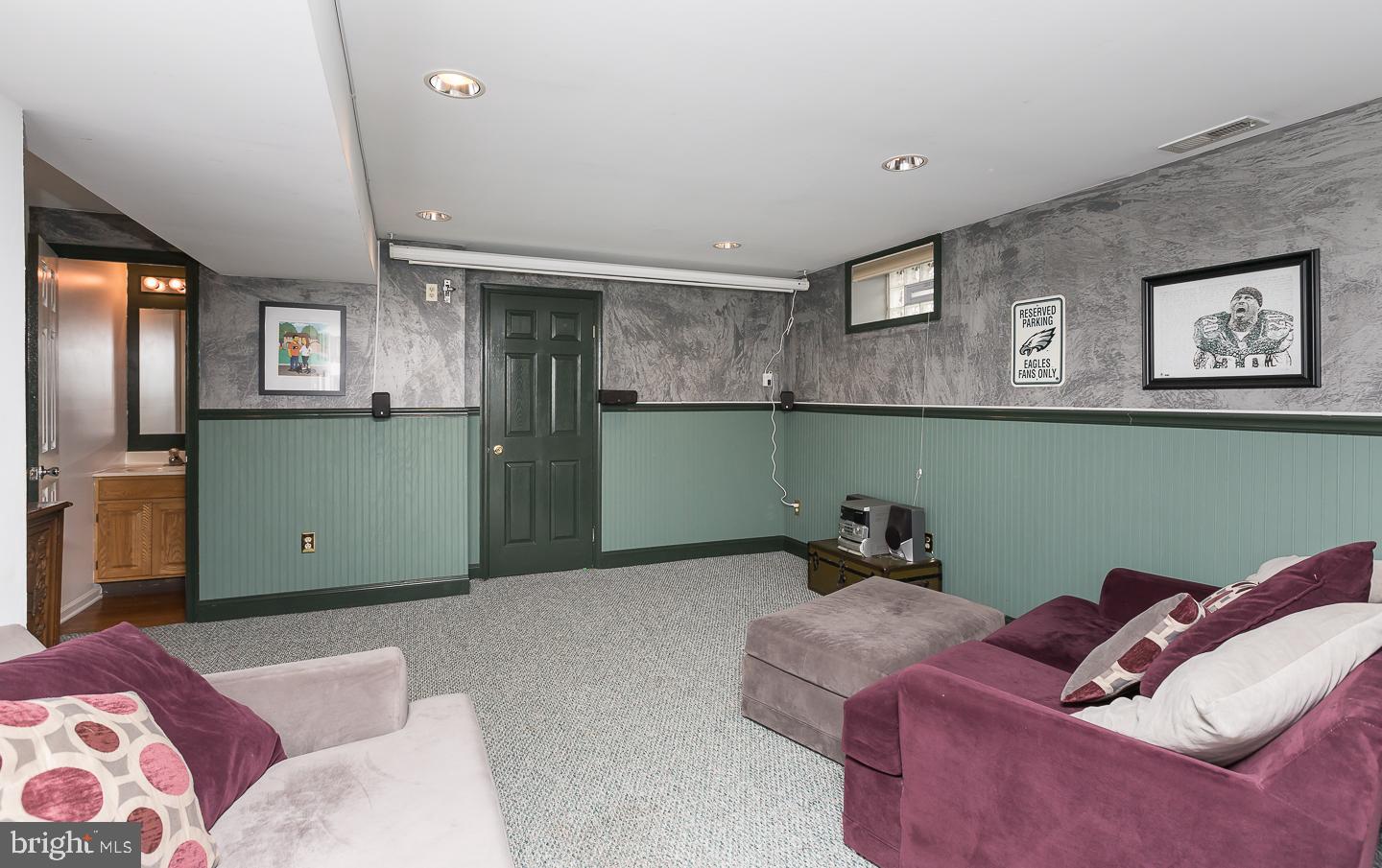 1943 Oak Leaf Lane Holmes, PA 19043 - Photo 30 of 38