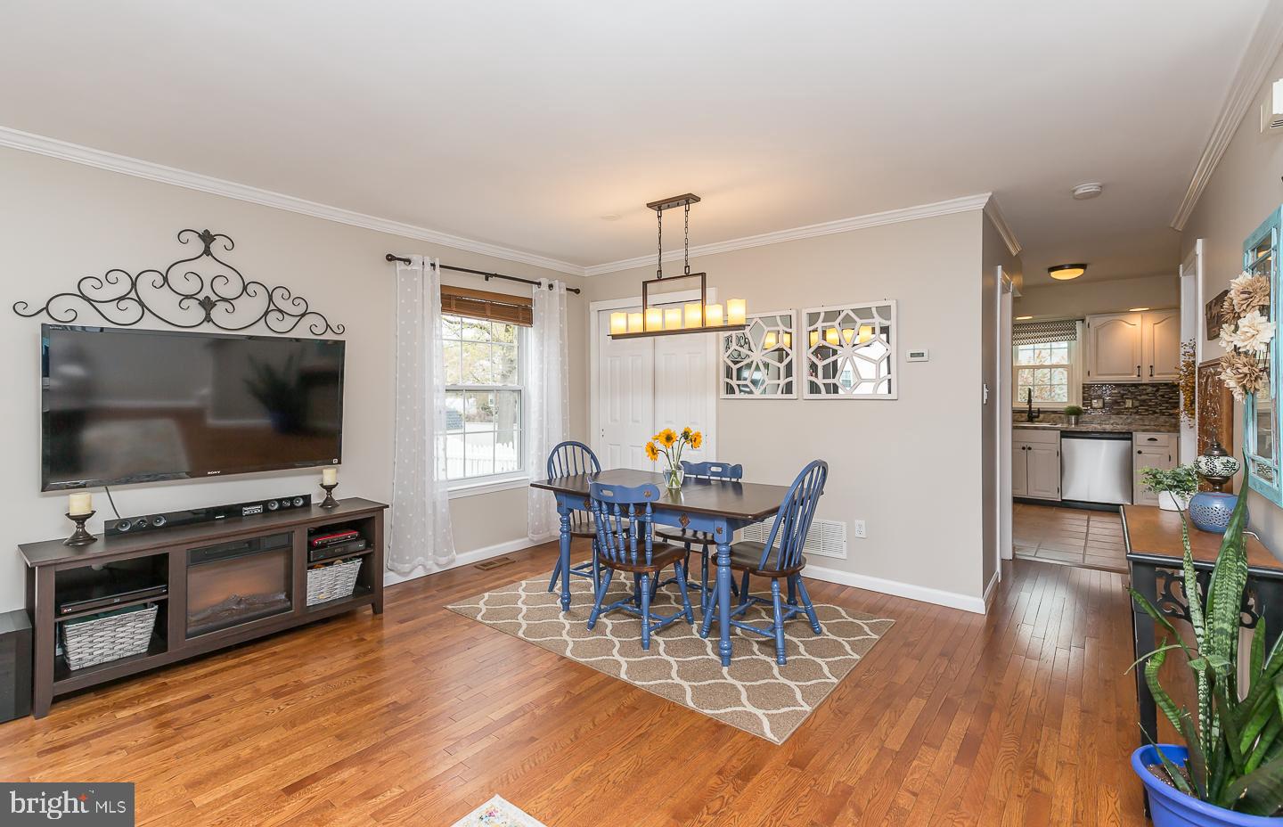 1943 Oak Leaf Lane Holmes, PA 19043 - Photo 6 of 38 dining room