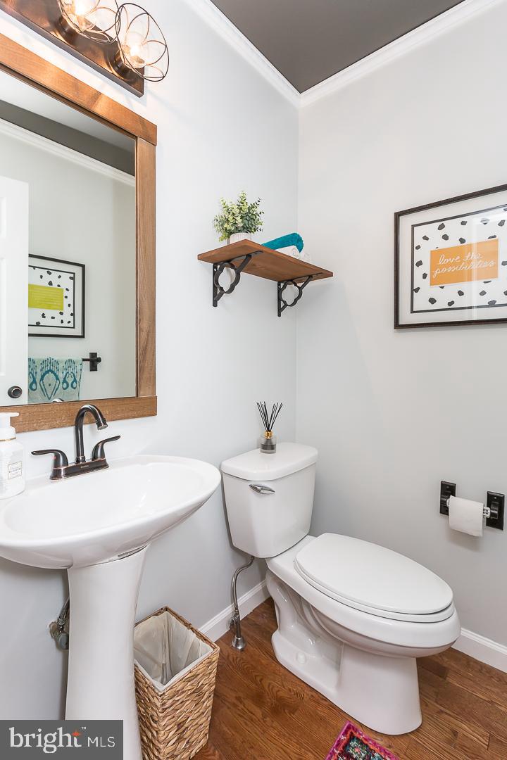 1943 Oak Leaf Lane Holmes, PA 19043 - Photo 8 of 38 first floor powder room