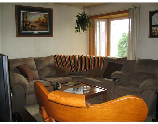 250 Bower Road Fredonia, PA 16124 - Photo 7 of 14 Living Room.