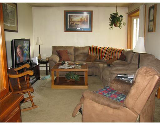 250 Bower Road Fredonia, PA 16124 - Photo 8 of 14 Living Room.