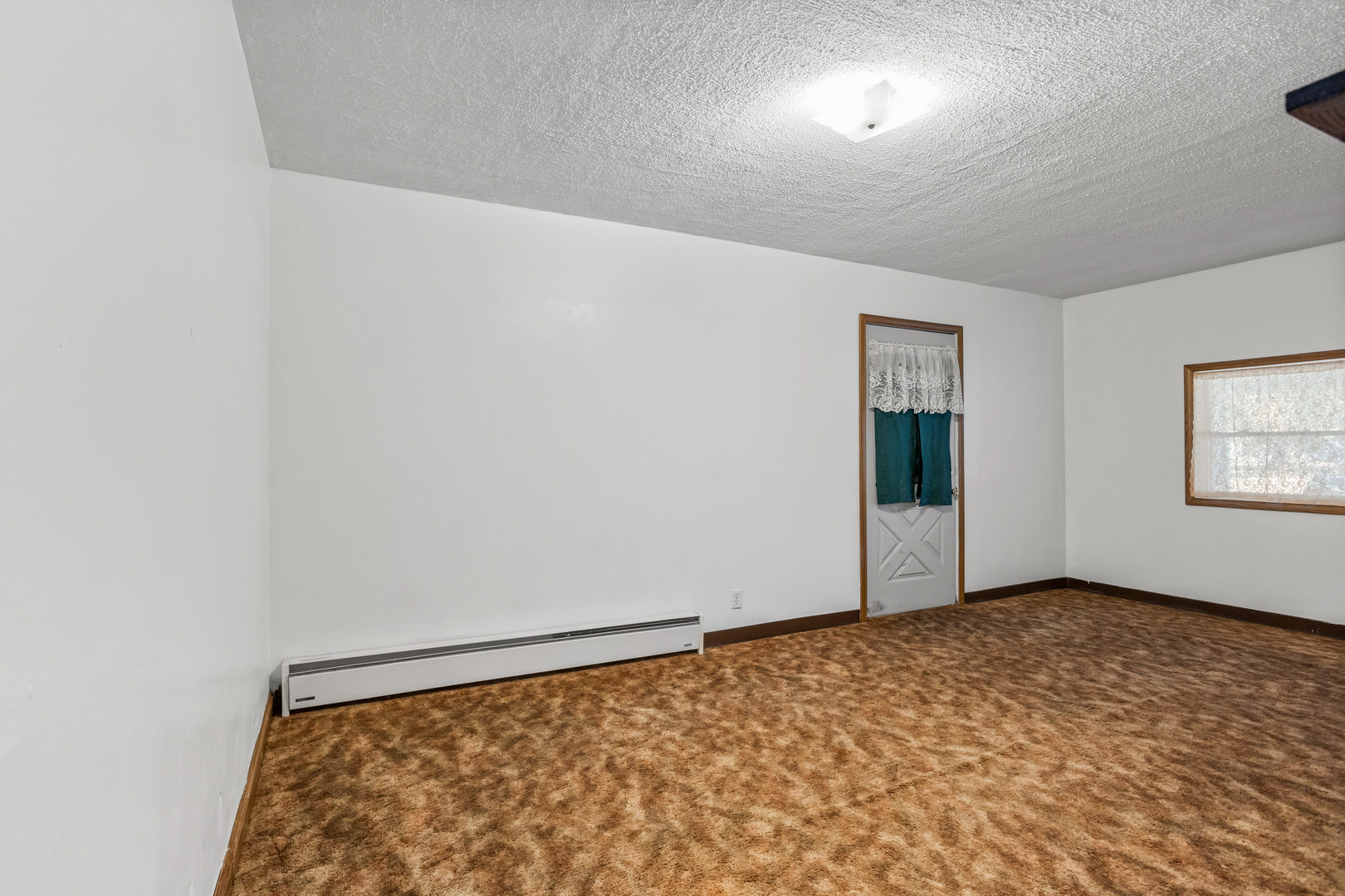 808 South Longview Road Monticello, IL 61856 - Photo 12 of 41 an empty room with a workbench