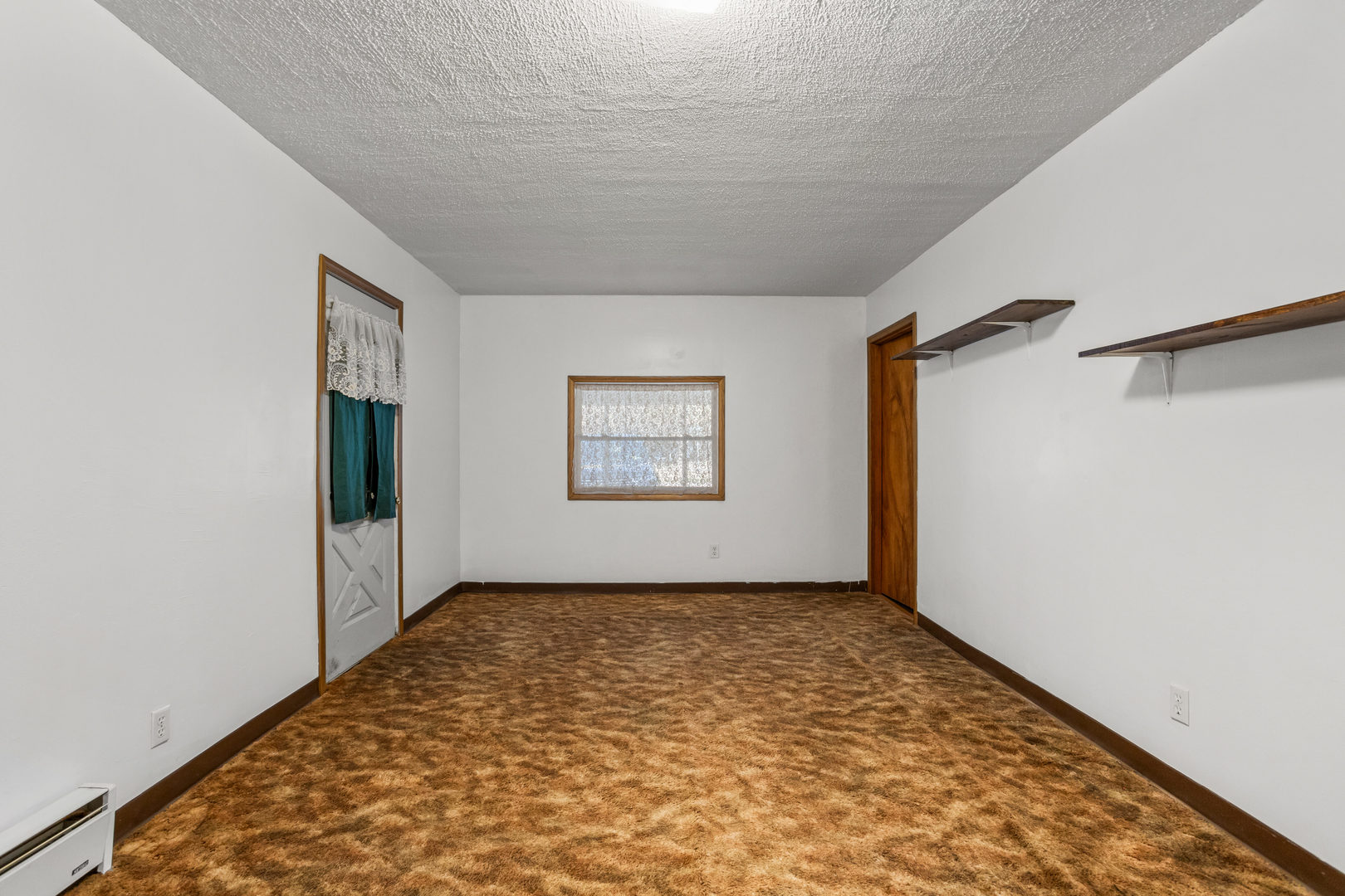 808 South Longview Road Monticello, IL 61856 - Photo 13 of 41 an empty room with windows