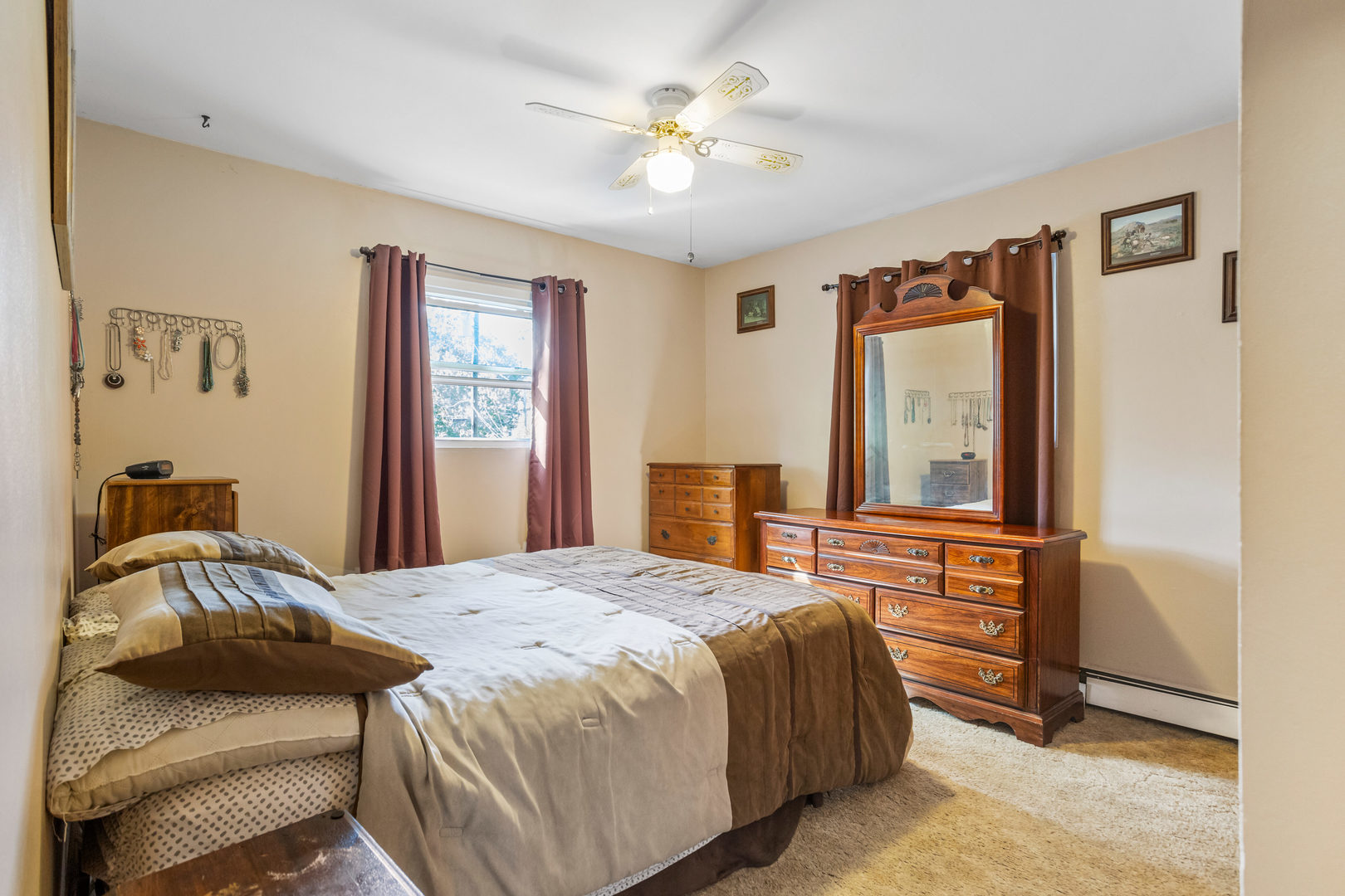 808 South Longview Road Monticello, IL 61856 - Photo 28 of 41 a bedroom with a bed and a dresser