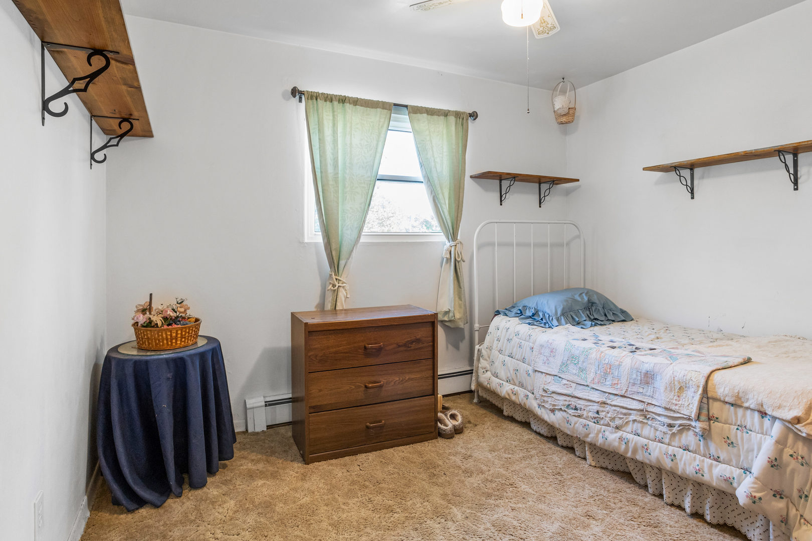 808 South Longview Road Monticello, IL 61856 - Photo 31 of 41 a bedroom with a bed and a closet