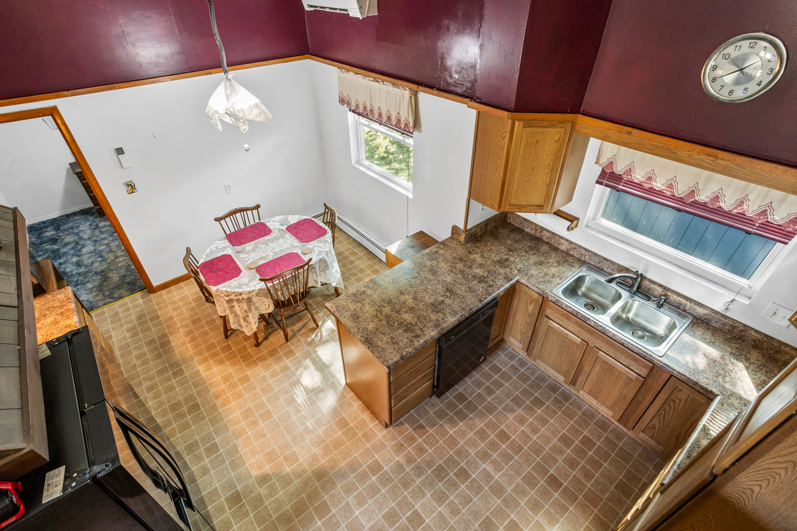 808 South Longview Road Monticello, IL 61856 - Photo 33 of 41 a living room with a rug