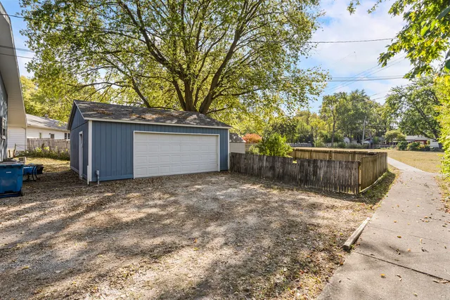 $209,900 | 808 South Longview Road, Monticello, IL 61856