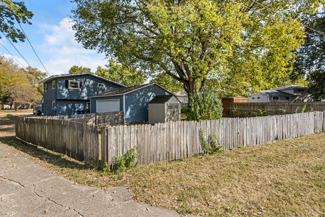 $209,900 | 808 South Longview Road, Monticello, IL 61856