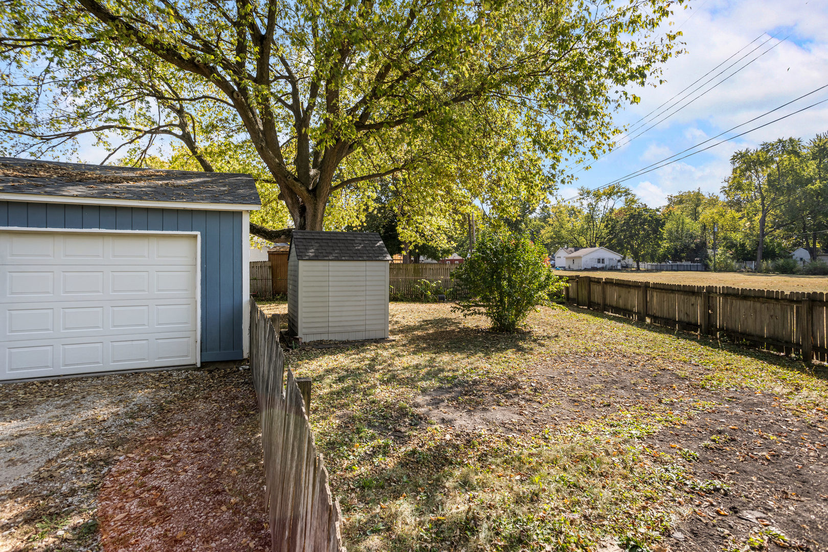 808 South Longview Road Monticello, IL 61856 - Photo 38 of 41 a backyard of a house with lots of green space
