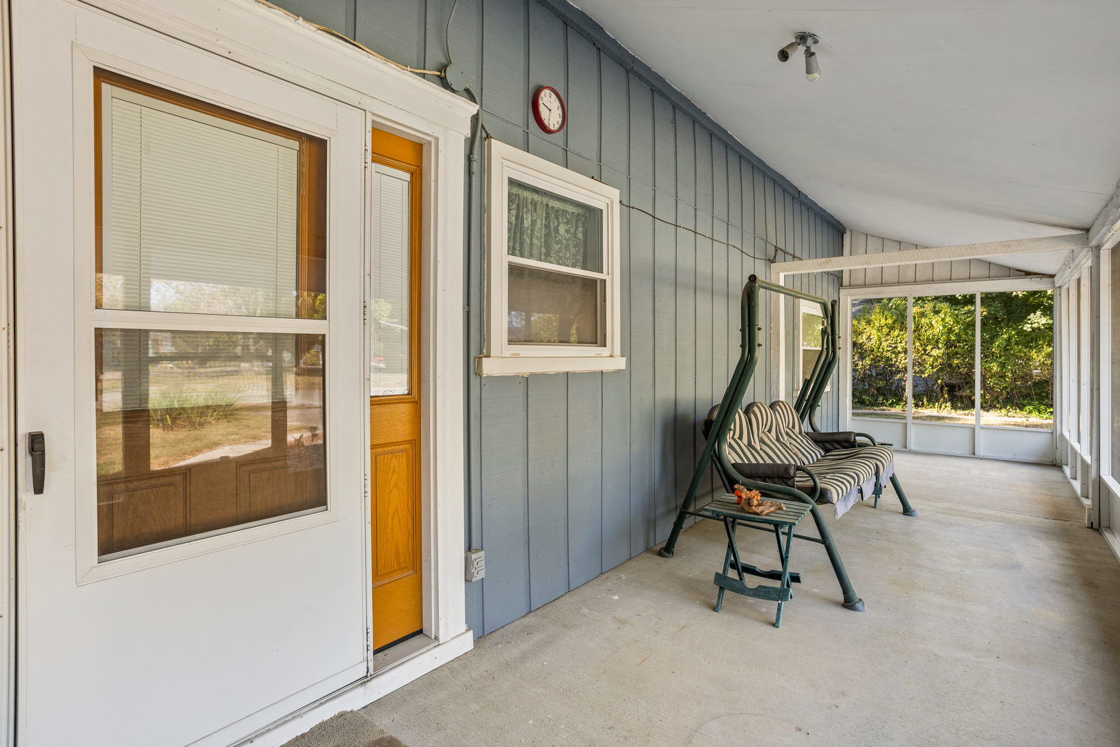 808 South Longview Road Monticello, IL 61856 - Photo 5 of 41 a view of a livingroom with furniture and windows