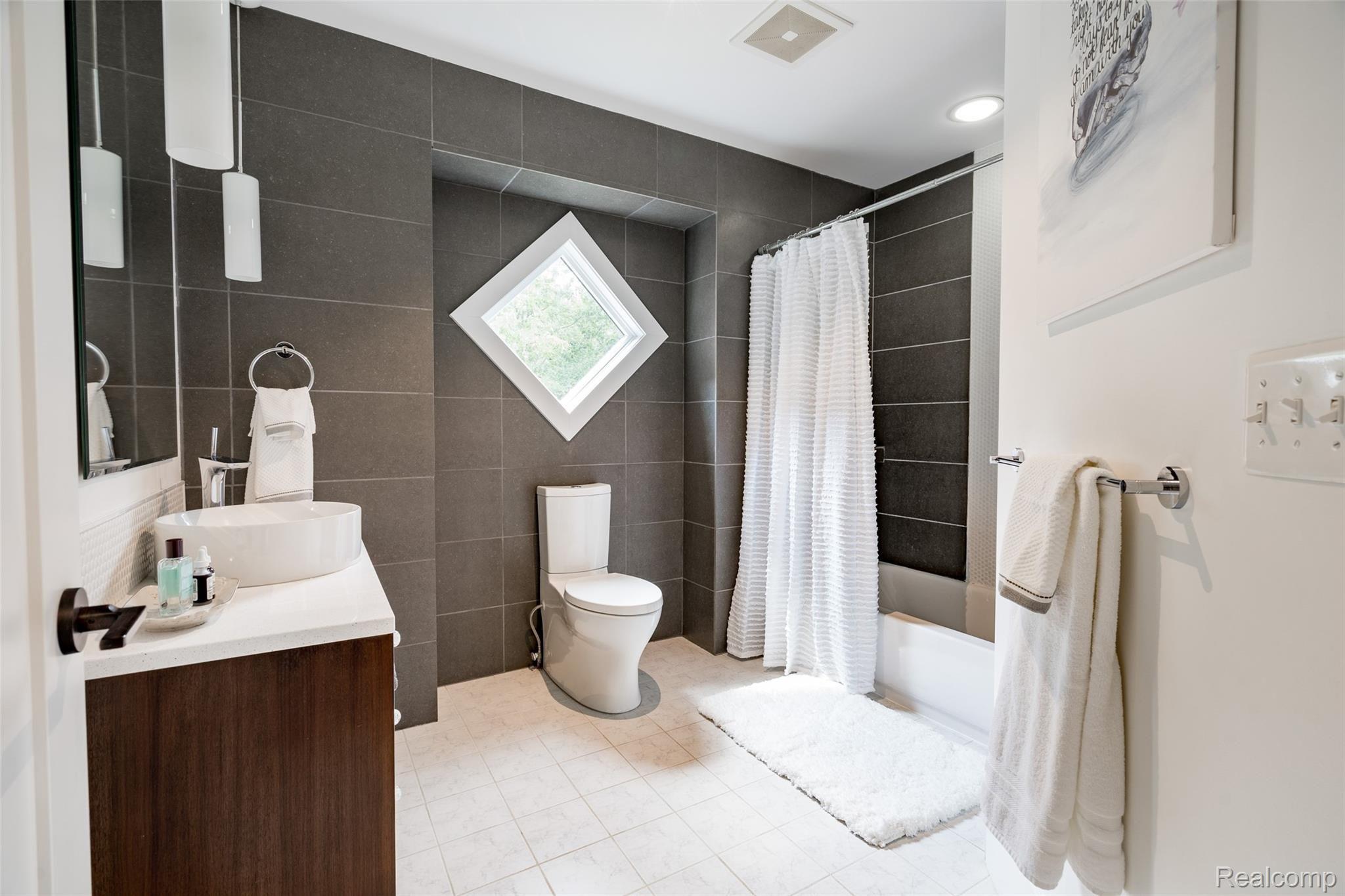 5015 Old Mill Road Rochester, MI 48306 - Photo 51 of 85 STYLISH HALL BATH