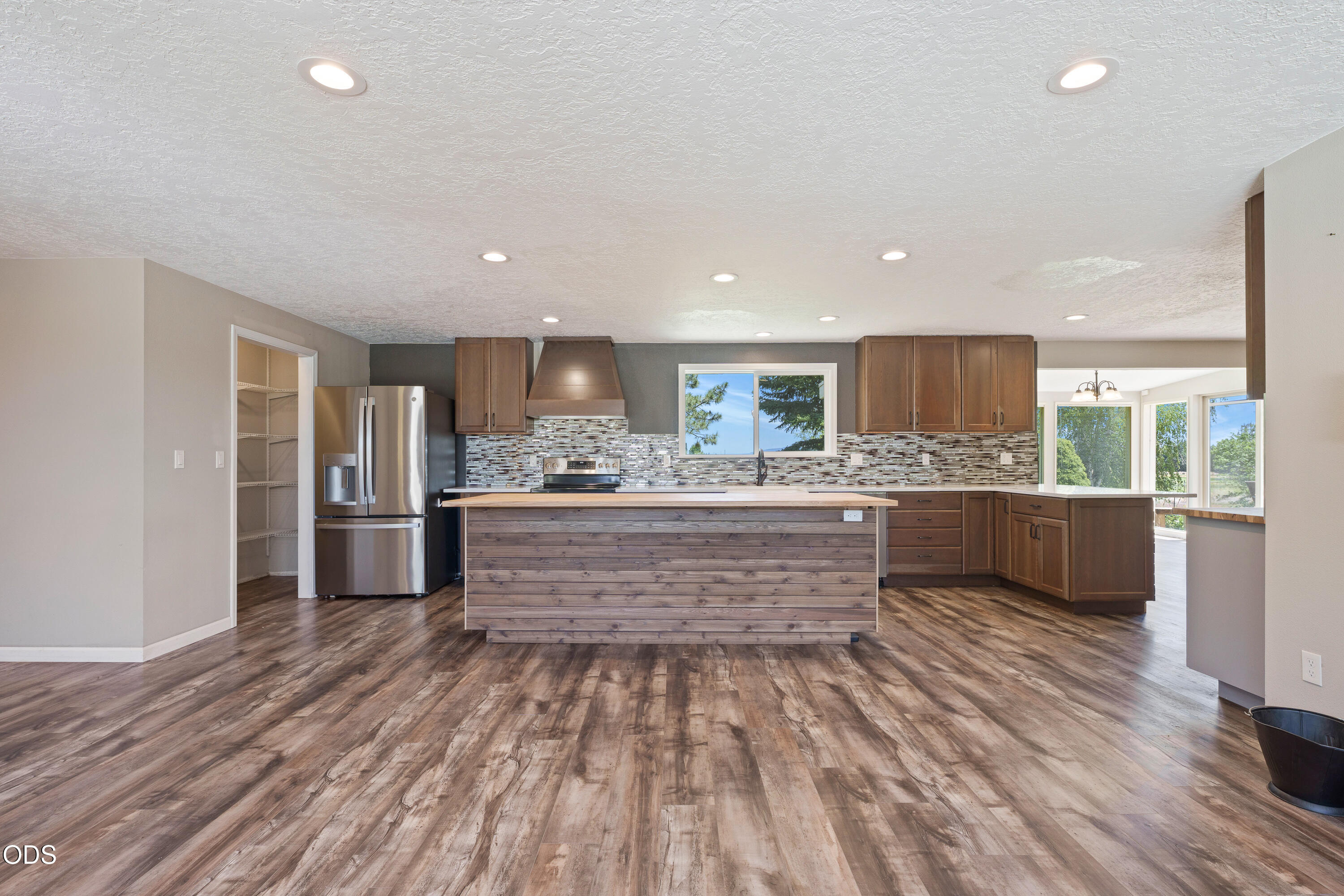 6492 Southwest 51st Street Redmond, OR 97756 - Photo 15 of 44