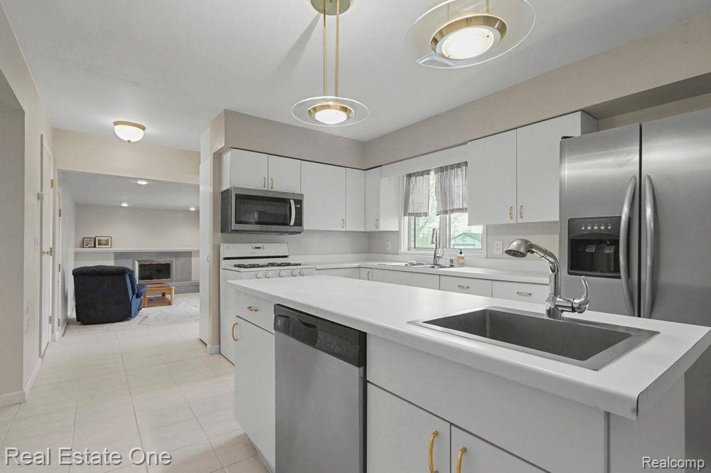 3050 West Hill Road Flint, MI 48507 - Photo 5 of 17