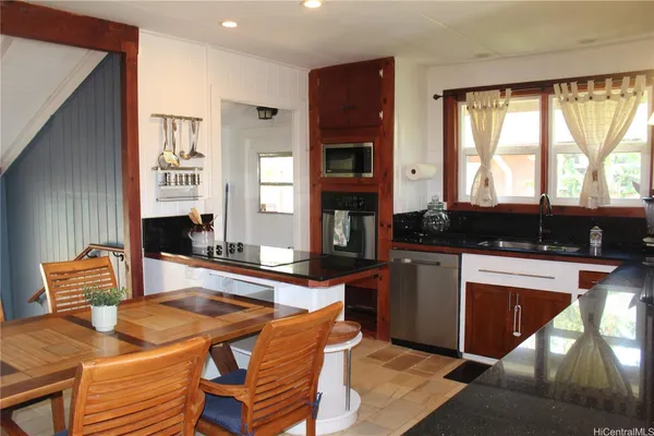 $4,900 | 66-210 Kamehameha Highway, Unit B, Haleiwa, HI 96712