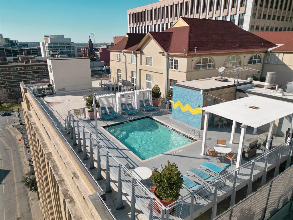 1122 Jackson Street, Unit 301 Dallas, TX 75202 - Photo 21 of 23 a view of a terrace with sitting area