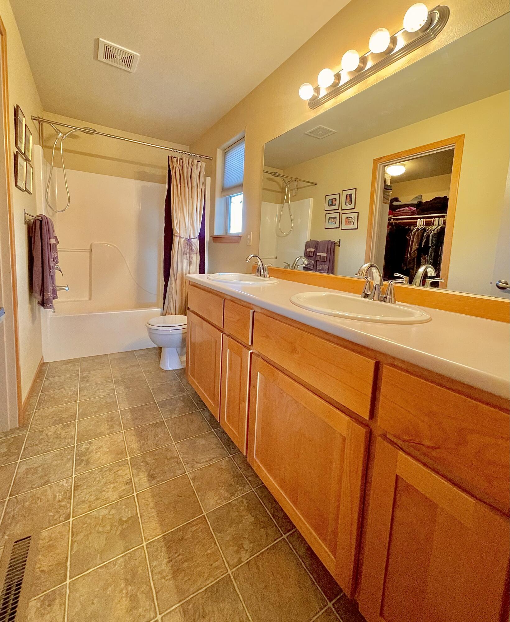 20546 Prospector Loop Bend, OR 97702 - Photo 10 of 23 Primary Bath