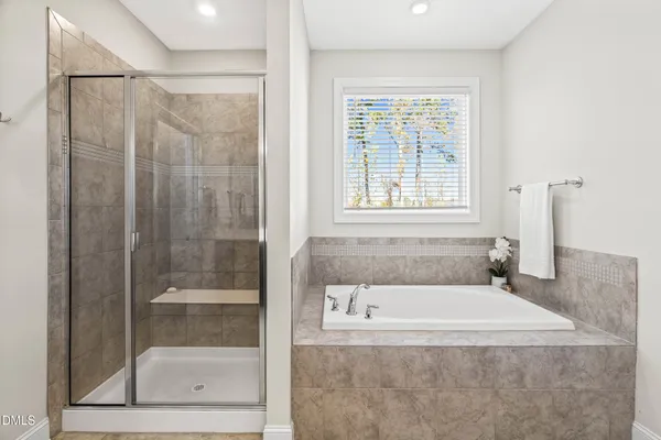 $649,900 | 552 Rowanwood Way, Apex, NC 27523