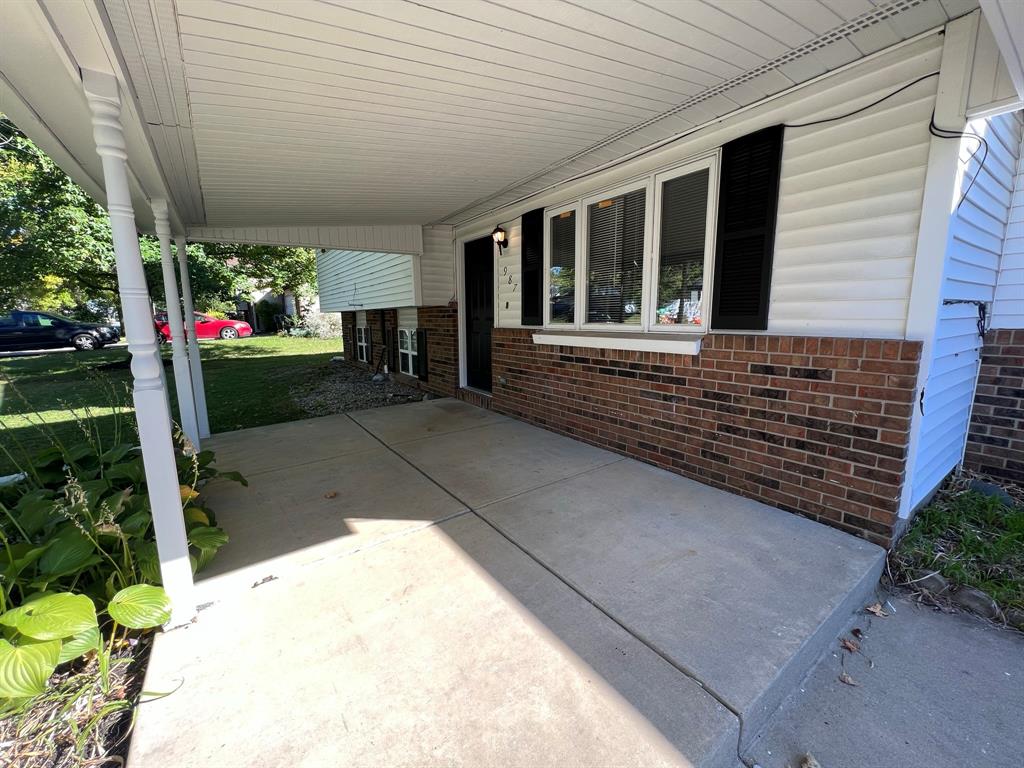 987 Stonegate Road Greenwood, IN 46142 - Photo 3 of 20 Gallery Image 3
