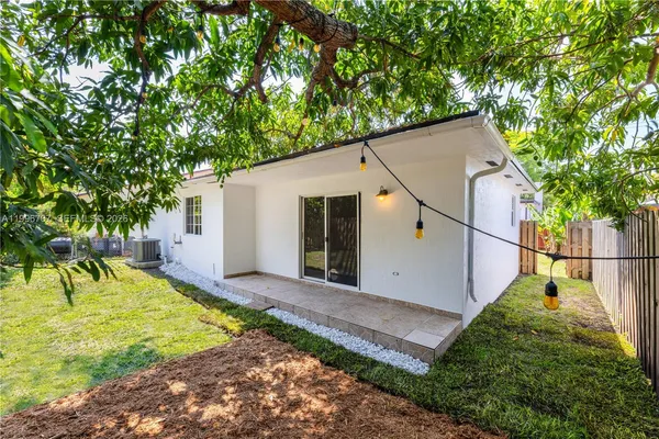 $3,850 | 3027 Southwest 24th Street, Miami, FL 33145