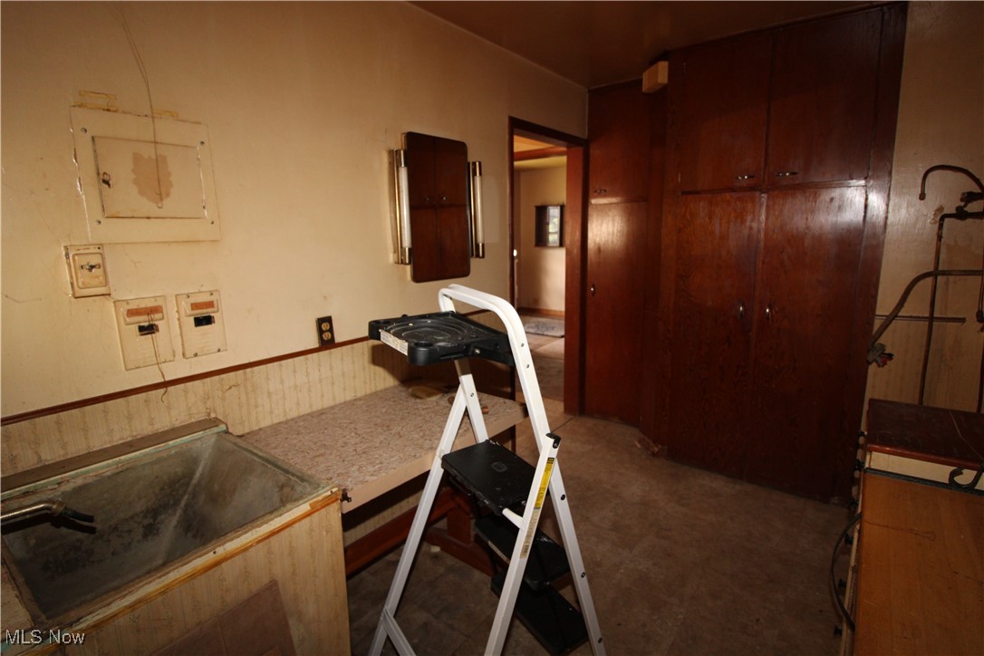5084 West Fremont Road Port Clinton, OH 43452 - Photo 10 of 19 Exercise area with a sink