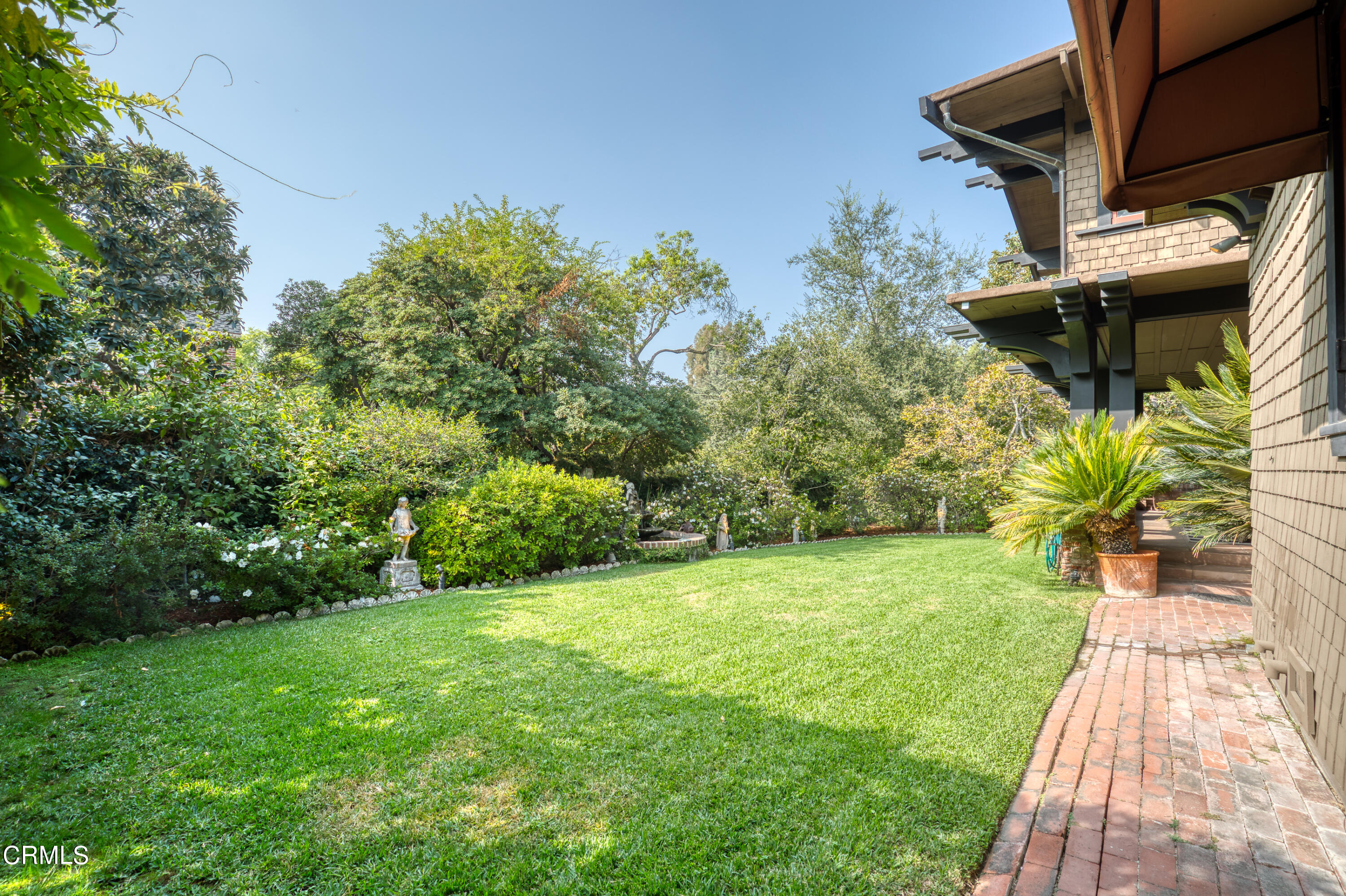 470 Bradford Street Pasadena, CA 91105 - Photo 45 of 75 a view of a backyard with plants