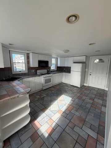 $4,000 | 18 Grove Street, Unit 2, Lynn, MA 01905