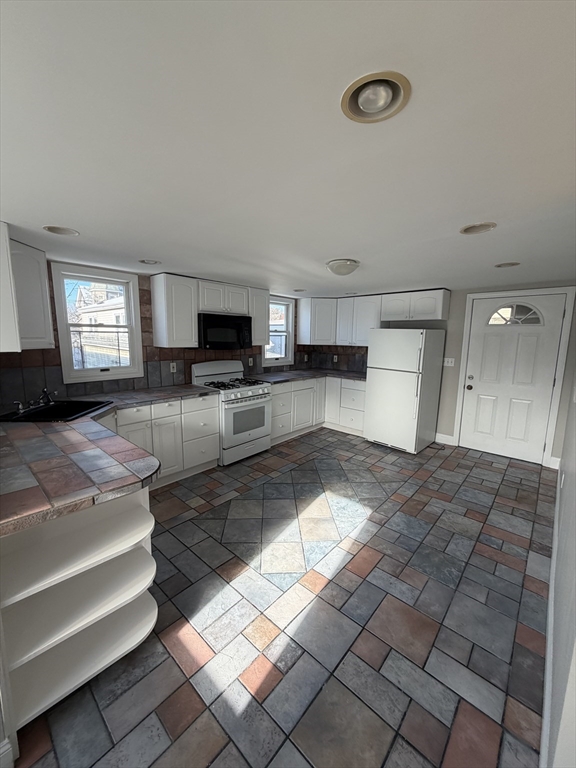 18 Grove Street, Unit 2 Lynn, MA 01905 - Photo 2 of 17