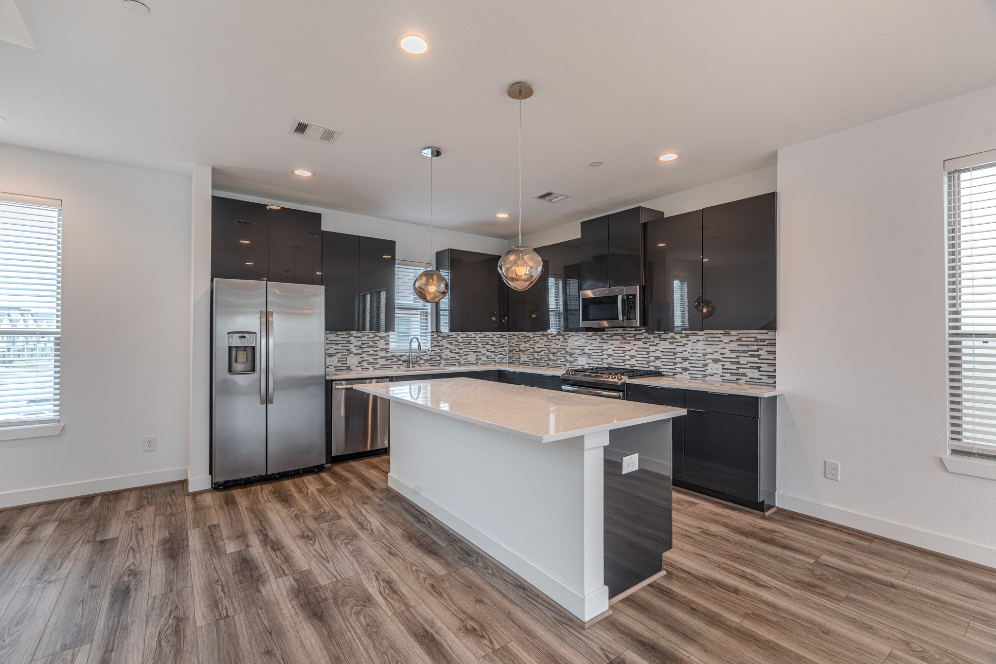 18736 B Centro Main Street Conroe, TX 77385 - Photo 5 of 26