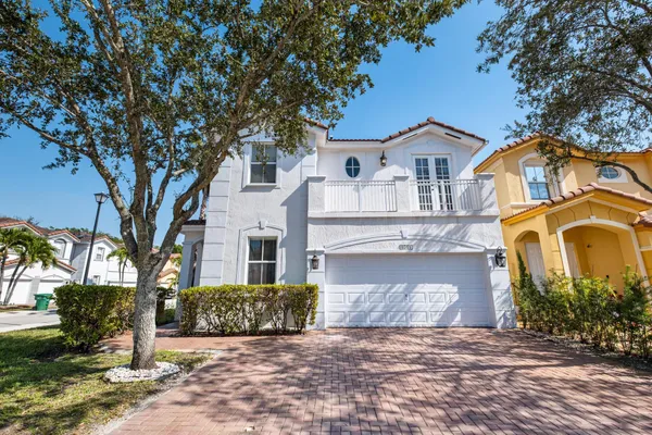 $899,900 | 8741 Northwest 110th Avenue, Doral, FL 33178