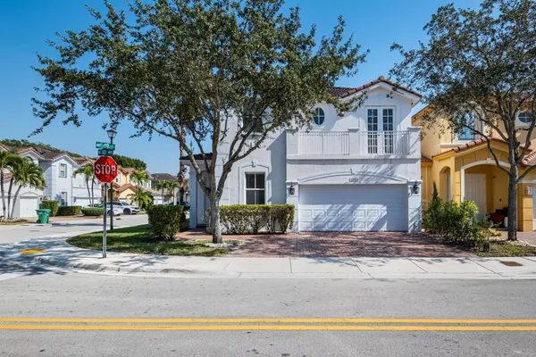 $899,900 | 8741 Northwest 110th Avenue, Doral, FL 33178