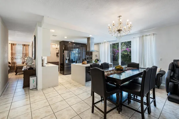 $899,900 | 8741 Northwest 110th Avenue, Doral, FL 33178