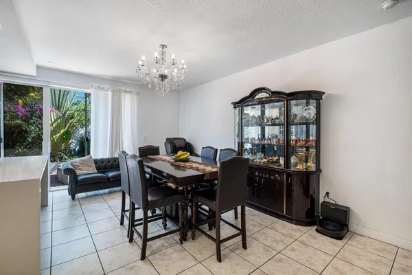 $899,900 | 8741 Northwest 110th Avenue, Doral, FL 33178