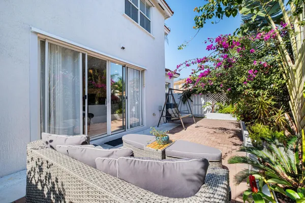$899,900 | 8741 Northwest 110th Avenue, Doral, FL 33178