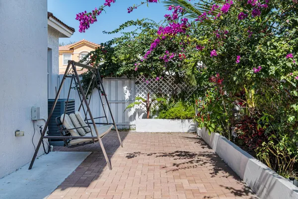$899,900 | 8741 Northwest 110th Avenue, Doral, FL 33178