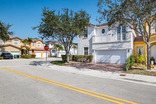 $899,900 | 8741 Northwest 110th Avenue, Doral, FL 33178