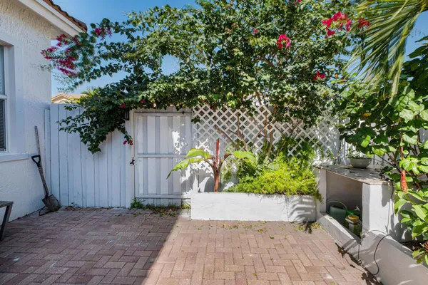 $899,900 | 8741 Northwest 110th Avenue, Doral, FL 33178