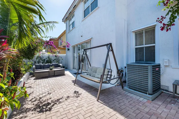 $899,900 | 8741 Northwest 110th Avenue, Doral, FL 33178