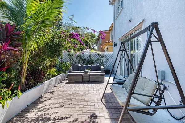 $899,900 | 8741 Northwest 110th Avenue, Doral, FL 33178