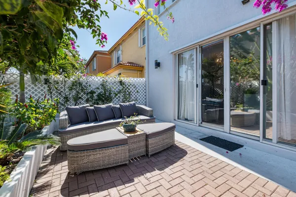 $899,900 | 8741 Northwest 110th Avenue, Doral, FL 33178