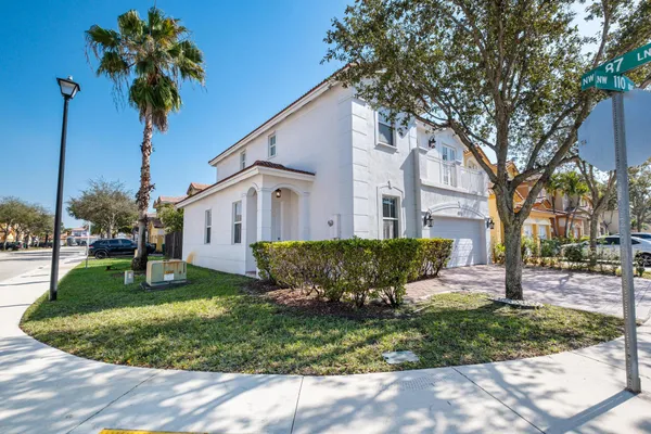 $899,900 | 8741 Northwest 110th Avenue, Doral, FL 33178