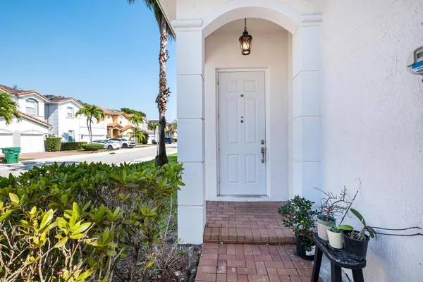 $899,900 | 8741 Northwest 110th Avenue, Doral, FL 33178