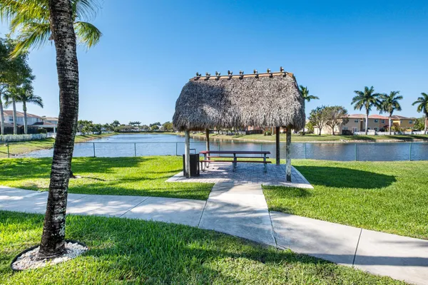 $899,900 | 8741 Northwest 110th Avenue, Doral, FL 33178