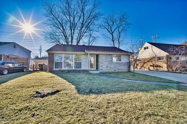 $3,200 | 7014 North Kilbourn Avenue, Lincolnwood, IL 60712