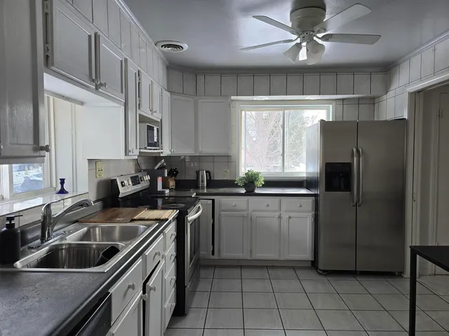 $3,200 | 7014 North Kilbourn Avenue, Lincolnwood, IL 60712