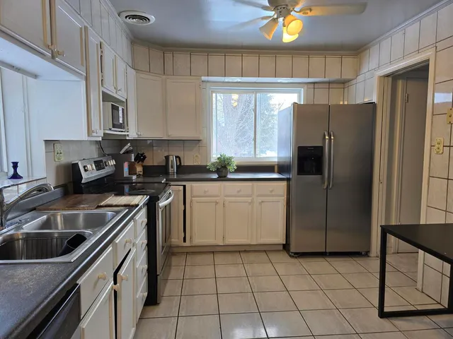 $3,200 | 7014 North Kilbourn Avenue, Lincolnwood, IL 60712
