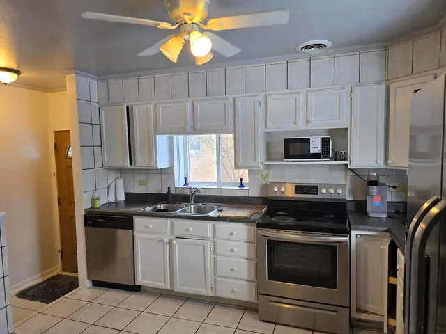 $3,200 | 7014 North Kilbourn Avenue, Lincolnwood, IL 60712
