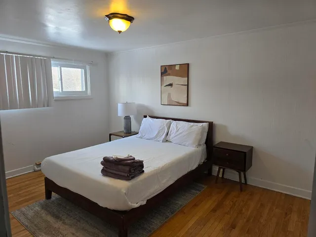 $3,200 | 7014 North Kilbourn Avenue, Lincolnwood, IL 60712