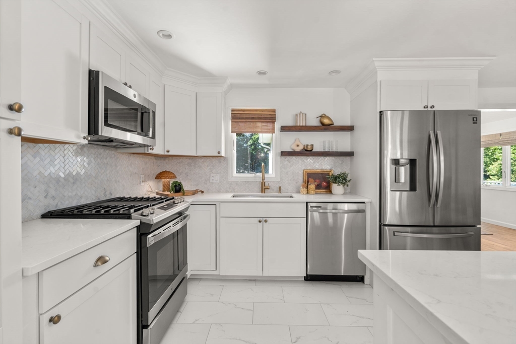 63 Massasoit Lane Hanover, MA 02339 - Photo 8 of 36 Gallery Image 8