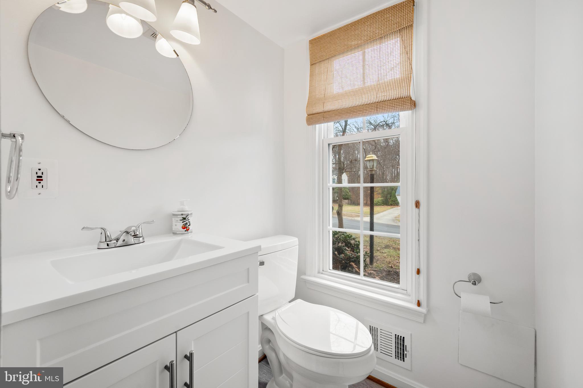 13625 Middlevale Lane Silver Spring, MD 20906 - Photo 5 of 30 Main level Half bath